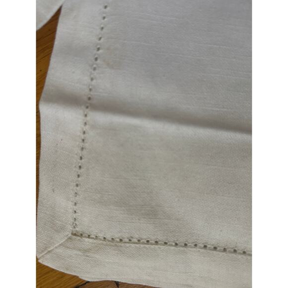 White 4 Pcs Linen Embroidered Table Napkins - NO TARIFFs!!! Ready To Ship! - Picture 2 of 4